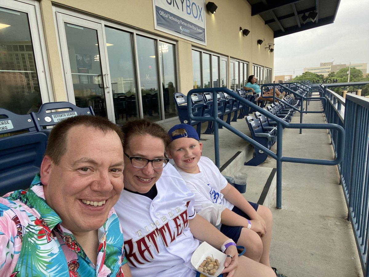 kamiresch's tweet photo. SHELFIE!!! ⁦@WLOX⁩ ⁦@BiloxiShuckers⁩ https://t.co/vVjY0gbqr1