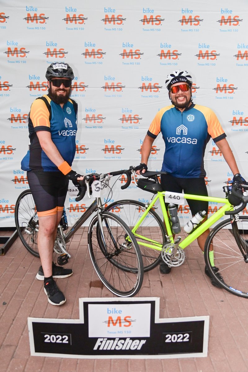 vacasarentals's tweet photo. Congrats to #Vacasa team members Jason, David, and Nicole, who rode as a part of Team Pineapple Pack 🍍 and completed the #TexasMS150 last month. Their amazing group of family and friends raised over $14K in support of @mssociety. 🚴 https://t.co/ur1FoHfGO7