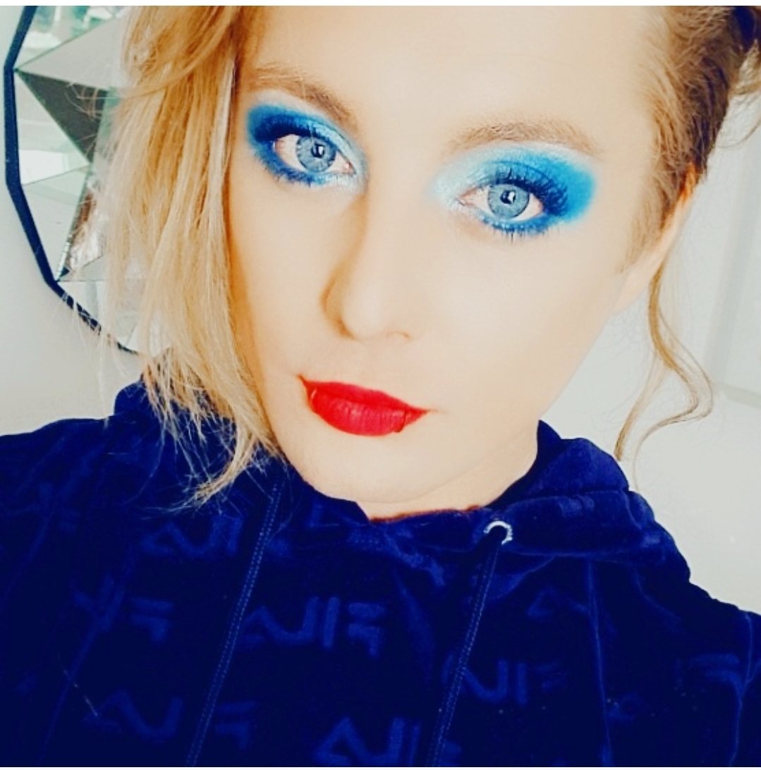 MajorTroon's tweet photo. @JeffreeStar Blue blood helps me express myself - thank you 💙 https://t.co/5acAxC6mUe