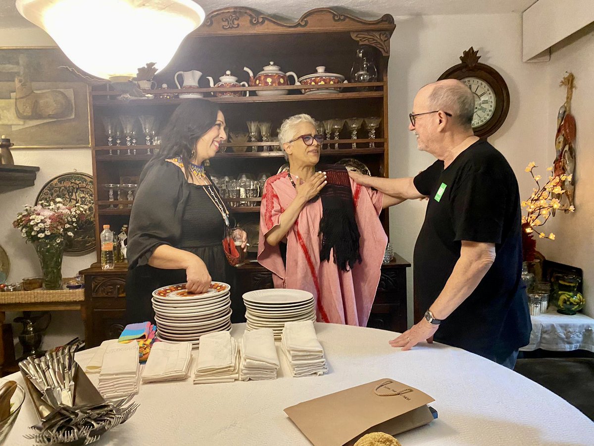 Querido Silvio, el día de mañana te encontrarás de nuevo con tu gente, con tu México lindo y querido.  ¡Viva Silvio Rodríguez! ¡Viva Cuba!¡Viva México!  #SilvioRodriguez ⁦<a href="/ReginaOrozco/">Regina Orozco</a>⁩ ⁦<a href="/EugeniaLeon/">Eugenia León</a>⁩ #zocalocapitalino ⁦<a href="/Cultura_CDMX/">CulturaCDMX</a>⁩ ⁦<a href="/cdmx_cultura/">CulturaCDMX</a>⁩