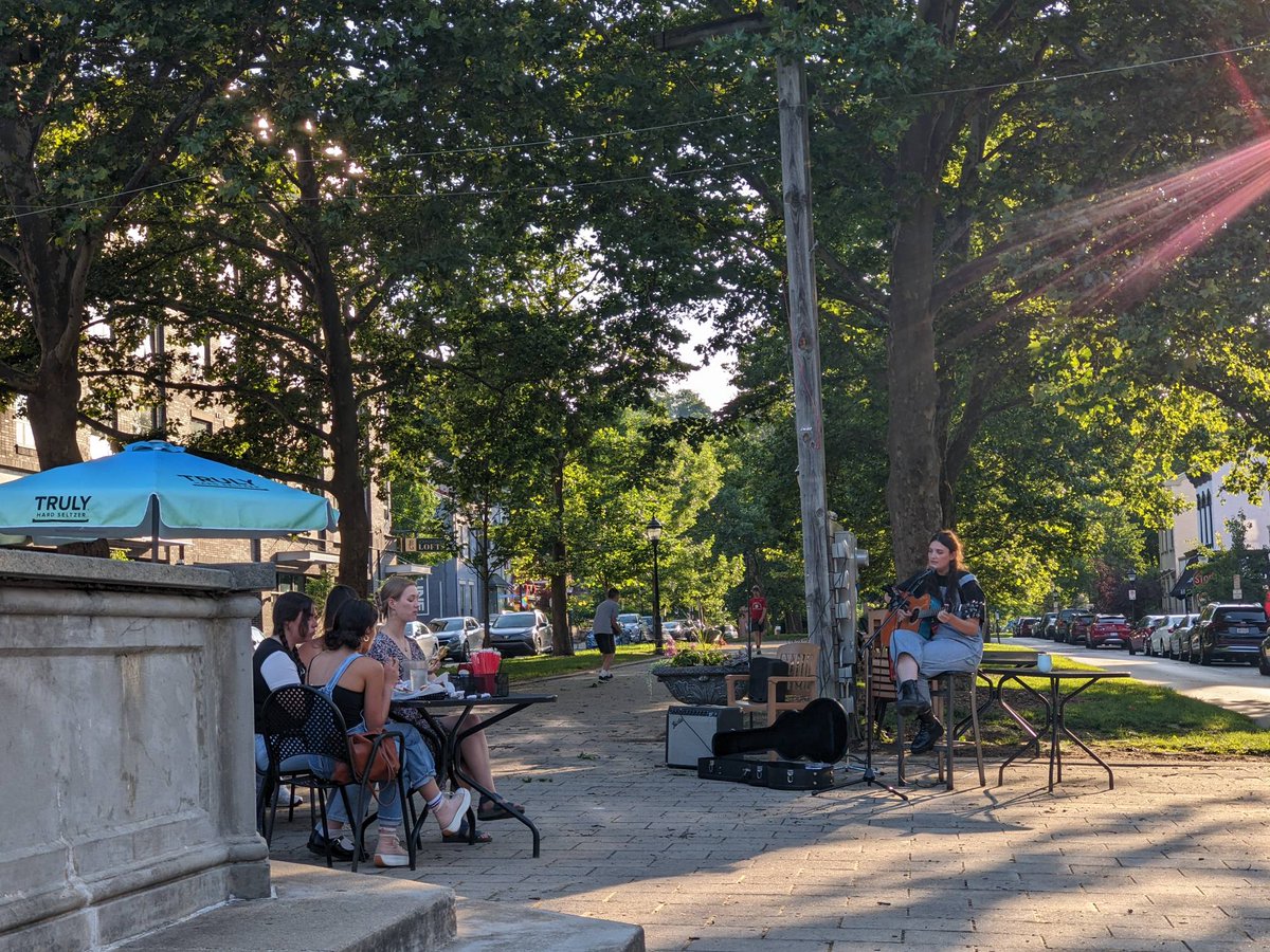 Perfect weather, great food, great music. Perfect night!!