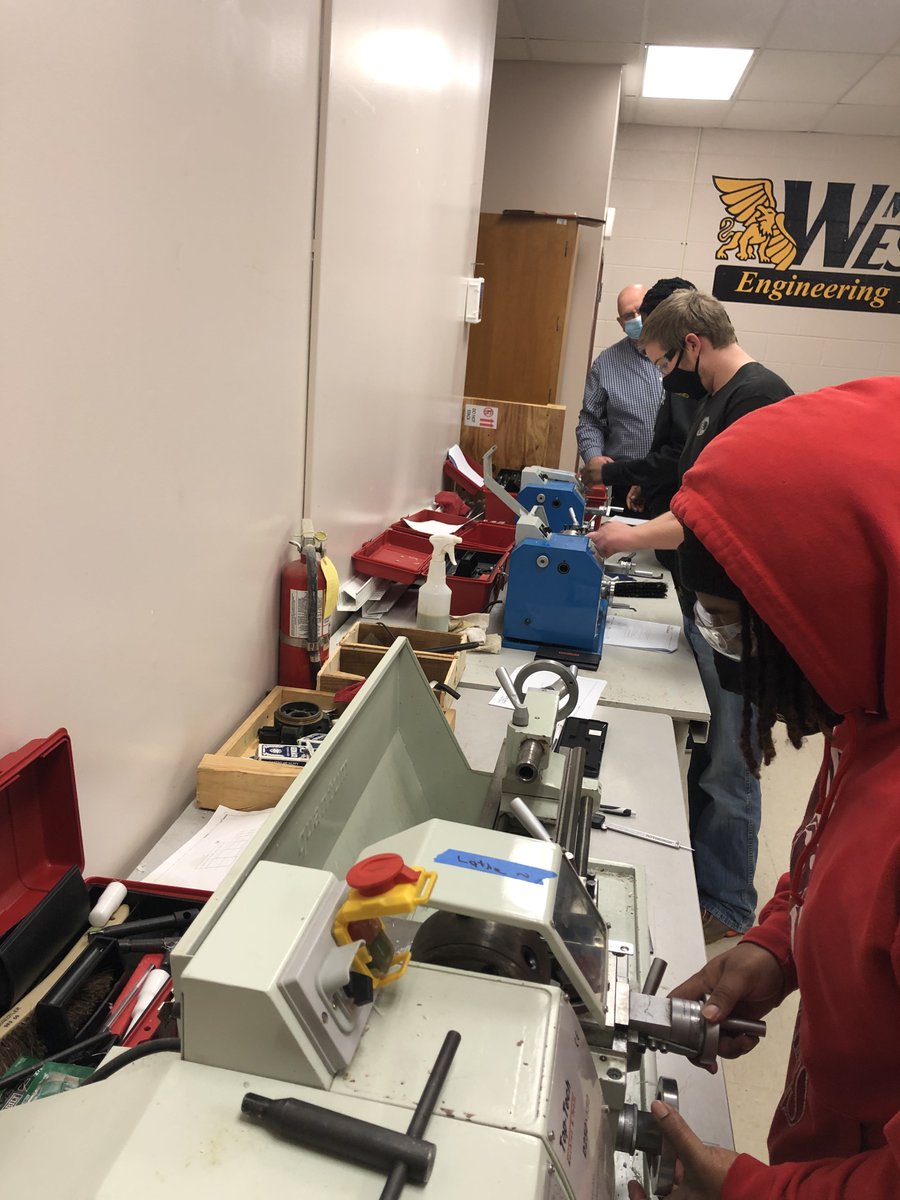 MWSUCSB's tweet image. Experience in the field is beneficial to each student’s education. Our engineering students are involved in practical leaning experiences through internships and research projects both on and off campus. bit.ly/3puwCEB