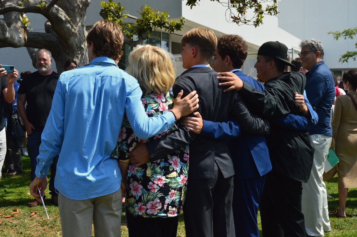 SMMUSD's tweet photo. You DID it! @JAMSDragonsSM celebrate🎉 with family and friends after promotion ceremony🎓. Proud families decorate their graduates with flowers and balloons. Many graduates pose with friends for pictures. #proud #memories #nextchapters #SMMUSD https://t.co/rjWU1BX4S4