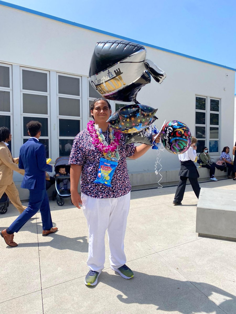 SMMUSD's tweet photo. You DID it! @JAMSDragonsSM celebrate🎉 with family and friends after promotion ceremony🎓. Proud families decorate their graduates with flowers and balloons. Many graduates pose with friends for pictures. #proud #memories #nextchapters #SMMUSD https://t.co/rjWU1BX4S4