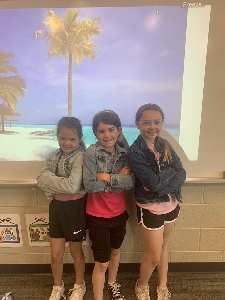 ms_sexton_'s tweet photo. Matching outfits for Twin/Triplet Day 💙🧡 https://t.co/HUmhbURpDw