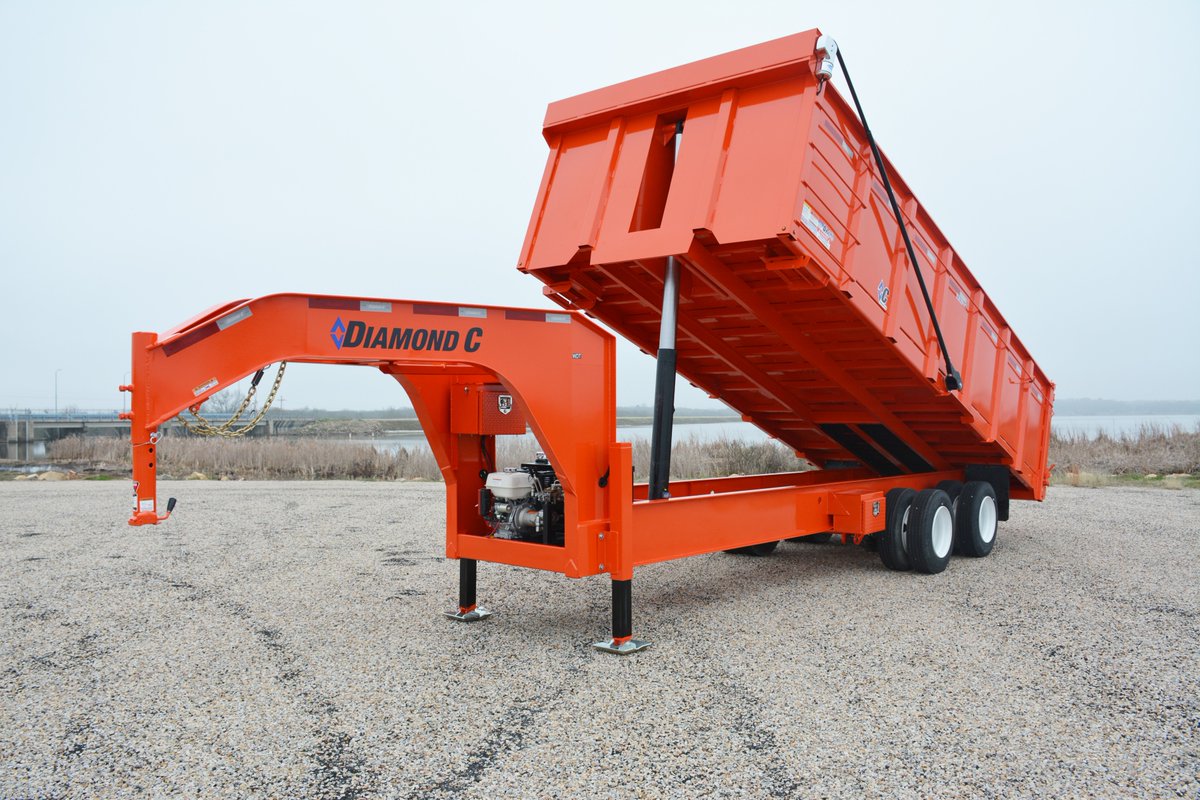 DCtrailers's tweet photo. Our Fleetneck Engineered Goosenecks have a long history! β³ Check out this early-model WDT dump trailer compared to a new model to see how much our Goosenecks have evolved and improved over time! πͺ #ThrowbackThursday #WDT #DumpTrailer #DCLife #DoWorkLoveStrong https://t.co/1djePfC2EN