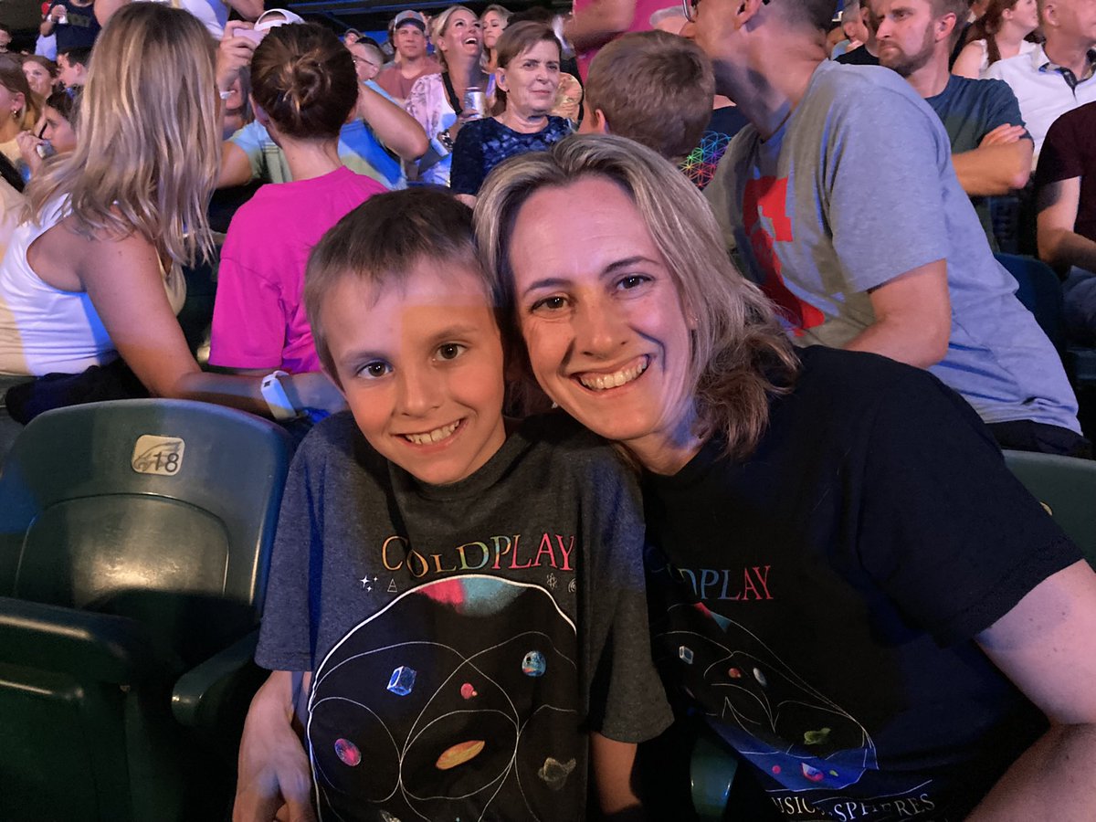 helphelpless7's tweet image. Took my oldest son for a whirlwind of a trip to see @coldplay last night in Philadelphia. Memories that will last a lifetime!🥰