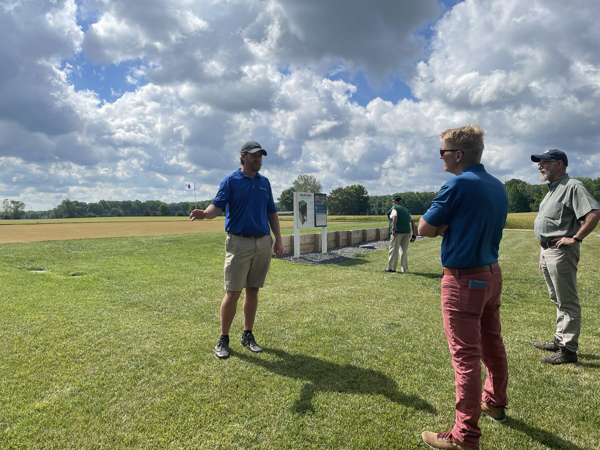 GrassRootsTurf's tweet image. Thank you @Aquatrols for the tour of #AuraFarm today!  Great to see you investing in tomorrow!  @KeithKubik @KBennettCGCS @TurfFal 🚜🔬💧