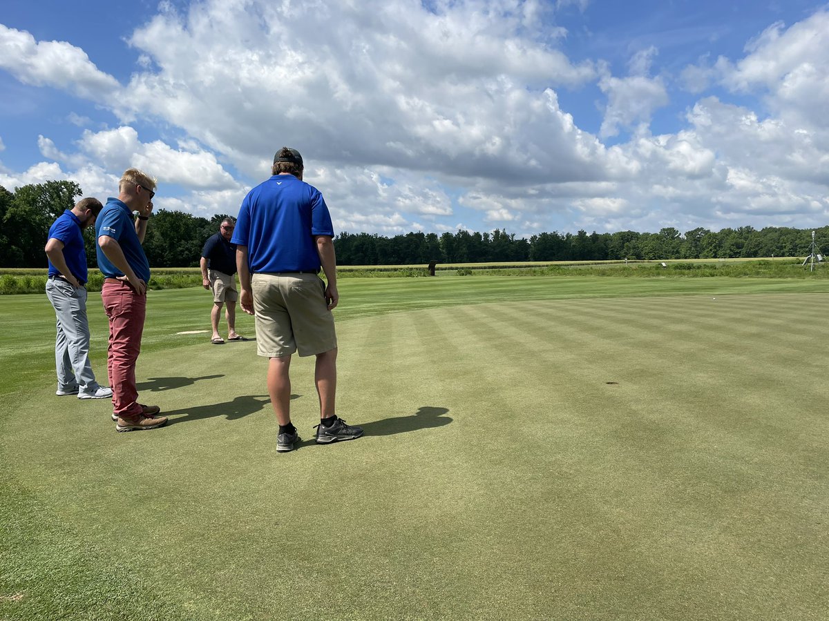 GrassRootsTurf's tweet image. Thank you @Aquatrols for the tour of #AuraFarm today!  Great to see you investing in tomorrow!  @KeithKubik @KBennettCGCS @TurfFal 🚜🔬💧