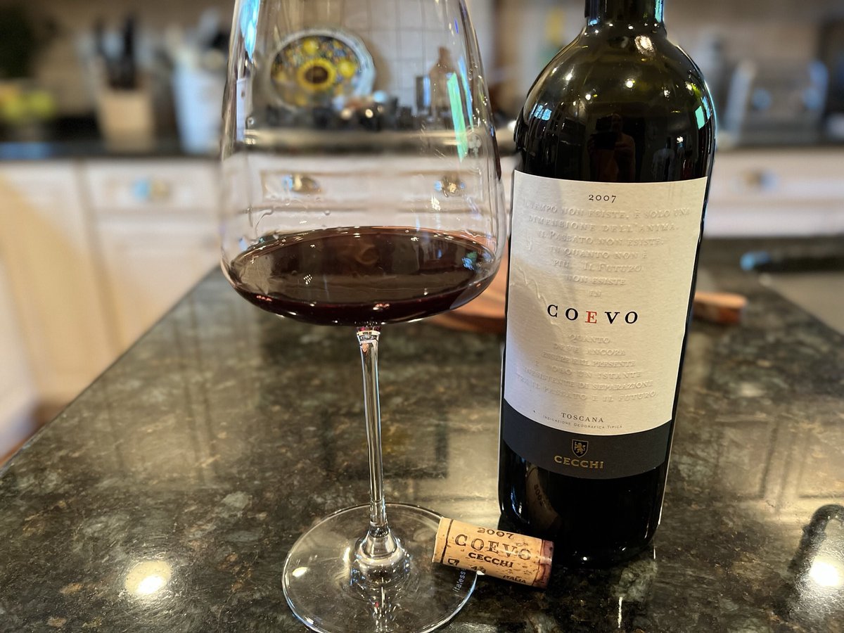 JohnMFodera's tweet photo. Somepin’s coming….  Can you see the before and after? #Tuscanvines @cecchiwinery #coevo https://t.co/DJBjQLbfZN