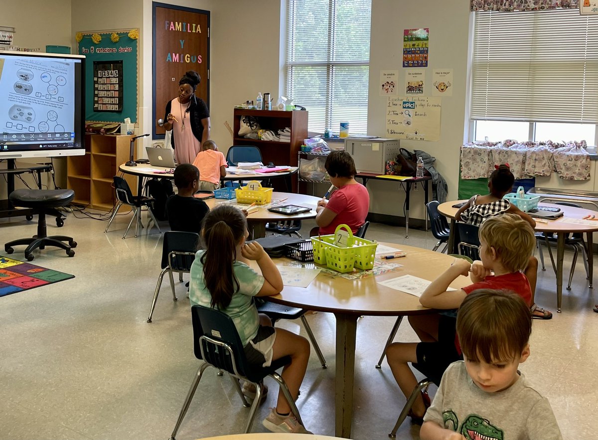 AngelaDuncan42's tweet photo. Primary Summer School is off to a great start! Lots of learning happening in Kindergarten and Second grade classrooms! Way to go! π #WeRiseLP https://t.co/HImNrMo0Ww