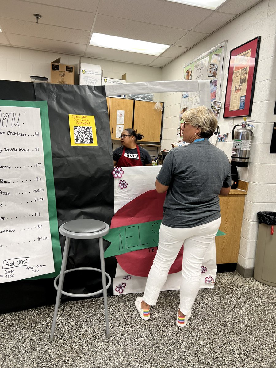 ChefVSunDevil's tweet photo. Food trucks were a huge hit with the teachers ! Both classes did a great job and I learned a lot - https://t.co/RKjZkfS1JP
