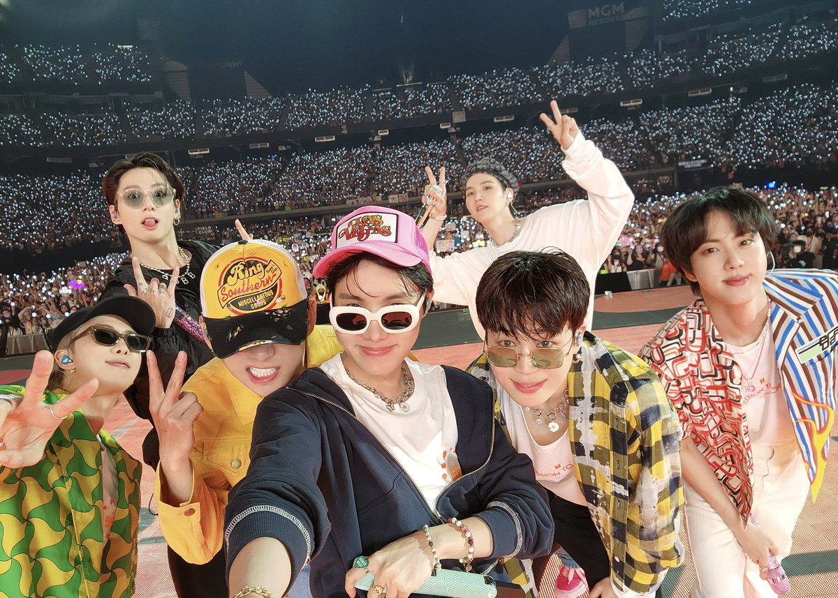 agustdfleur's tweet photo. Só tiro esse fixado quando eu for no show do bts https://t.co/PEV3uJPEyh