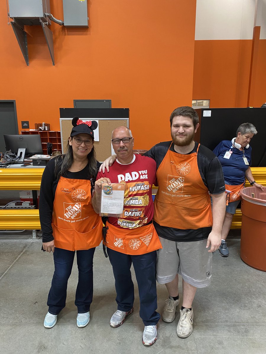 RyanMoore5855's tweet photo. @Jose64995092 Thank you for your commitment to our associates!  Such a huge compliment that our front line associates wanted to thank you, their leader, with a Homer for all you do!  Appreciated it brother!  Keep your foot on the gas! https://t.co/zIt5QEEjll