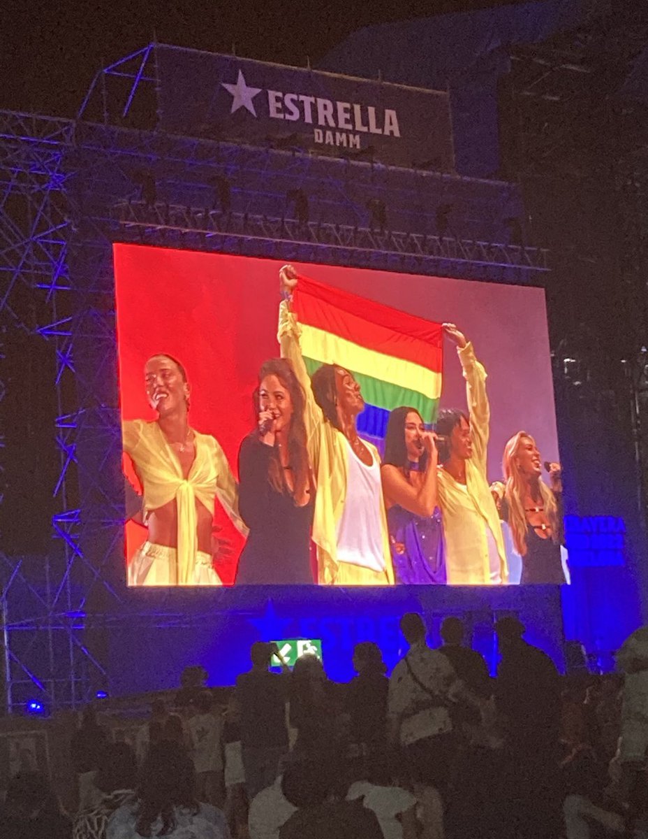 PRIDE FLAG FOR COLD HEART WAS SAFE 🫶🏼🏳️‍🌈#PrimaveraSound2022