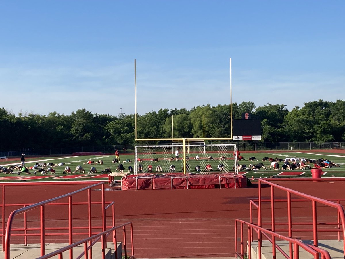 cjdogpower's tweet photo. Great way to end the week! Thanks to Coach Cook for his finisher with the guys at the end of their workout today! Weβre off and rolling letβs all do our part to get better this summer! #dogstrong https://t.co/MmbYDKbVNT