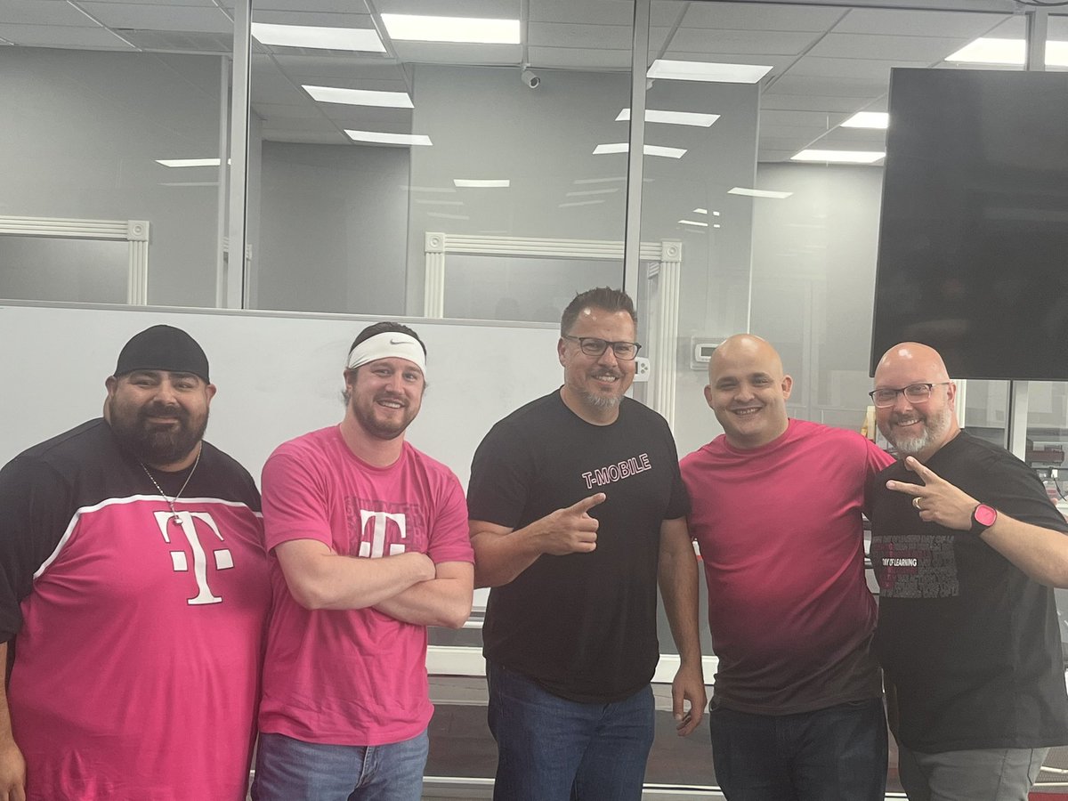 CoachBLong's tweet photo. I got to spend some time with the Key-Comm training team and RSMs during #LeaderReady sessions in Houston. They truly strive for Excellence in all aspects of the business! https://t.co/r7aUej2GCJ