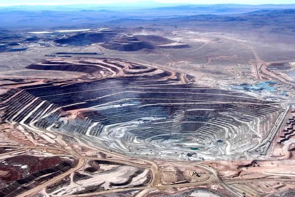 Chops_Wallage's tweet photo. Eco friendly?
For every 1 tonne of lithium mined 15 tonnes of Co2 is released into the atmosphere. The big EV con…. #electricvehicles #EV #ecoBS #EVcon #lithiummining #Lithium https://t.co/rxZCysL34k