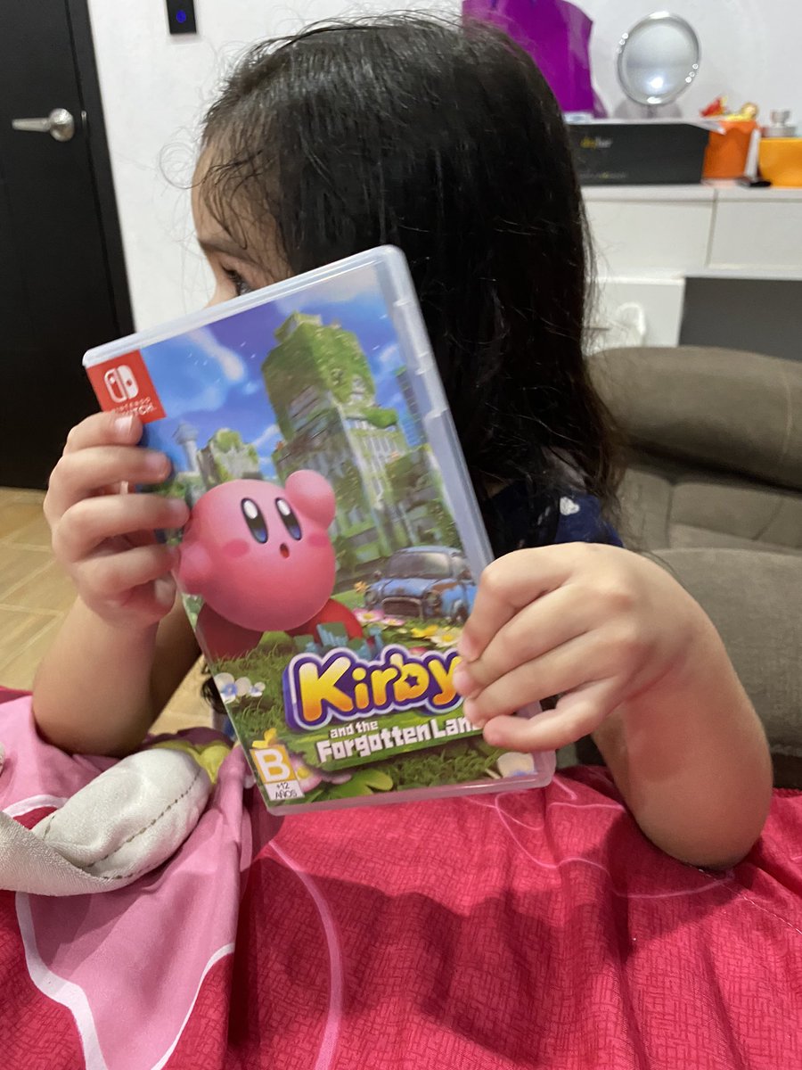 IvoniuxGG's tweet photo. Ahora toca jugar kirby 😊 https://t.co/LE07IjjJZi