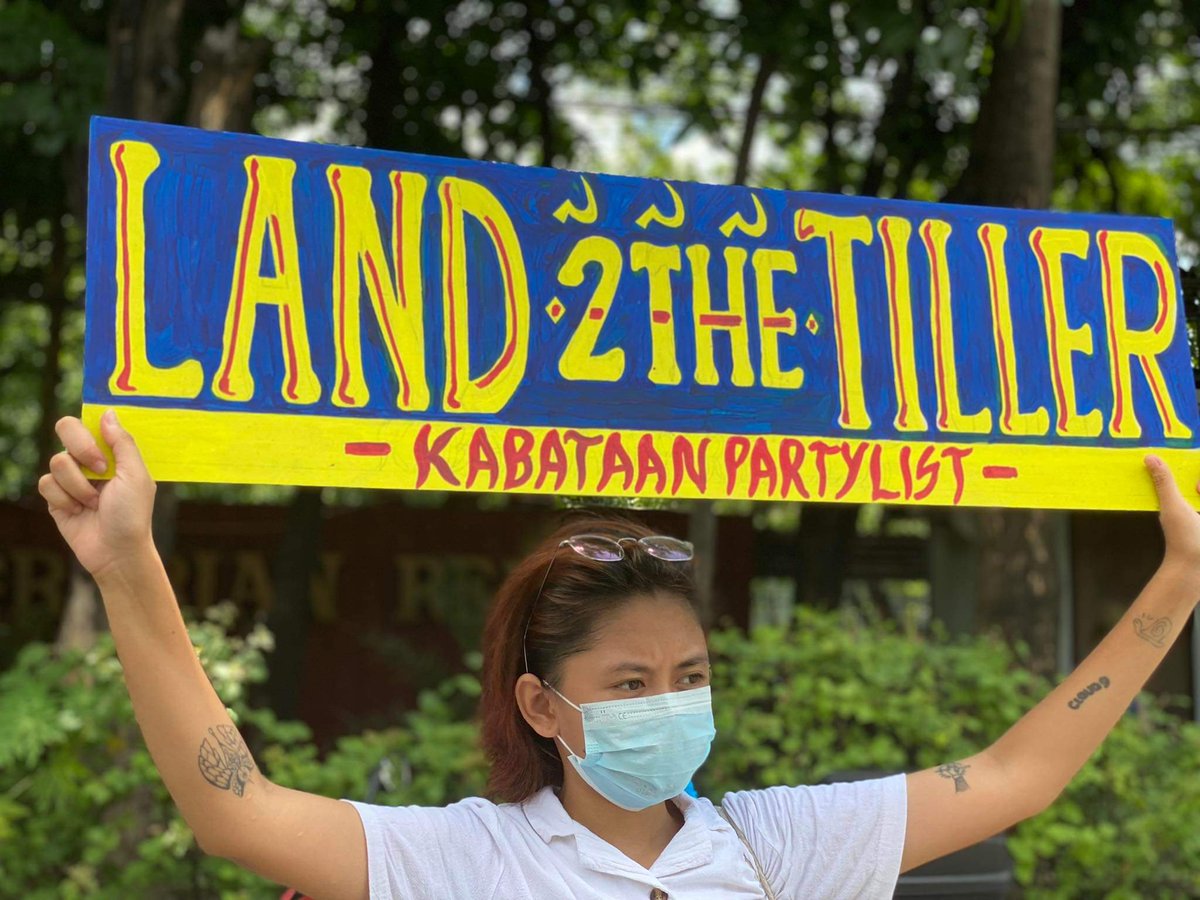 updkalasag's tweet photo. TINGNAN: Naglunsad ng protesta ang iba't ibang grupo sa harap ng Department of Agrarian Reform upang kondenahin ang marahas at ilegal na pag-aresto sa 93 indibidwal sa Hacienda Tinang, Tarlac kahapon. 

📸: J.A. 

#StopTheAttacks
#DefendCL https://t.co/xgFmlg2OSC