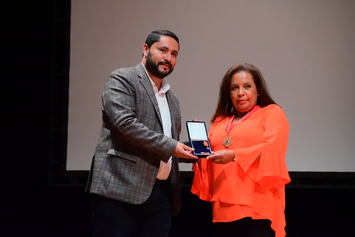 GobBoyaca's tweet photo. Hoy reconocemos el invaluable aporte de la Sociedad Colombiana de Arquitectos de Boyacá.

Exaltamos su loable contribución durante 50 años al servicio de esta tierra. Desde la @GobBoyaca conferimos  la condecoración Orden Bicentenario de la Batalla de Boyacá, en grado Bronce. https://t.co/l44TRfUAKg