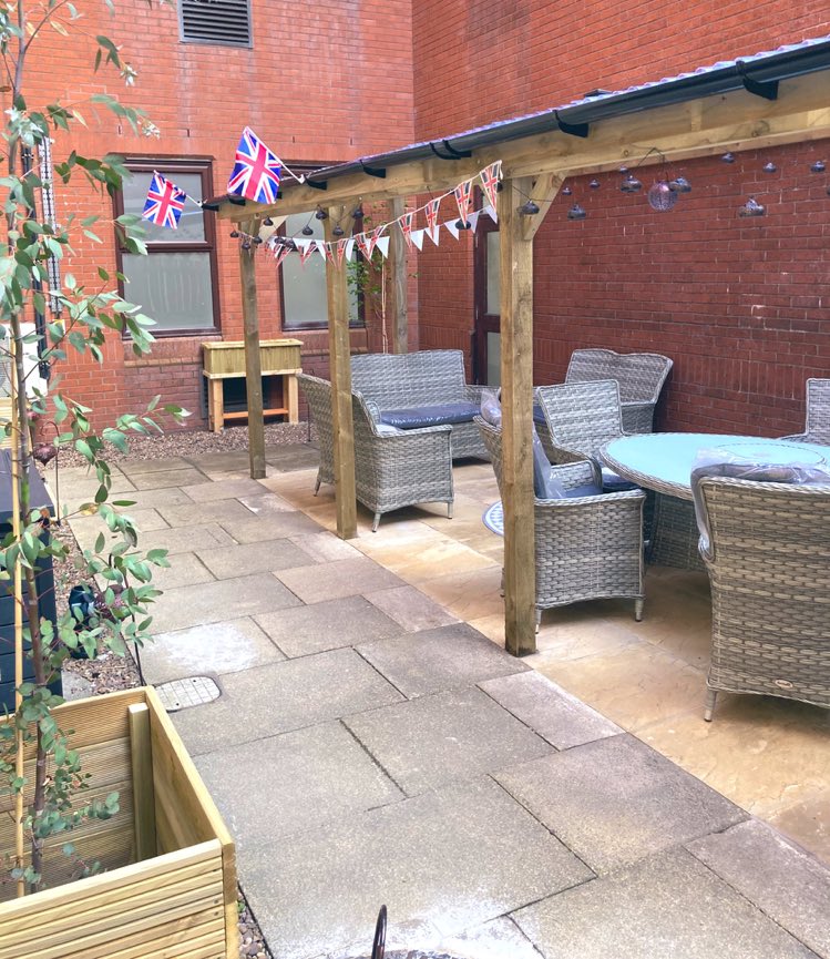 lukehulton's tweet photo. The"A+E Staff Wellbeing Garden"is now officially open๐#TY to all who #madeithappen @The_RHS @newbankgarden #fghED @Julienewton1002 @MaryFos88562196 #sandraw #derekw @tyroneroberts2 @IainWidlof #joshyt @BuryCO_NHS @NCAlliance_NHS #MentalHealthMatters #wellbeingwarrior @WeNurses๐ฅณ https://t.co/XLYttpGepY