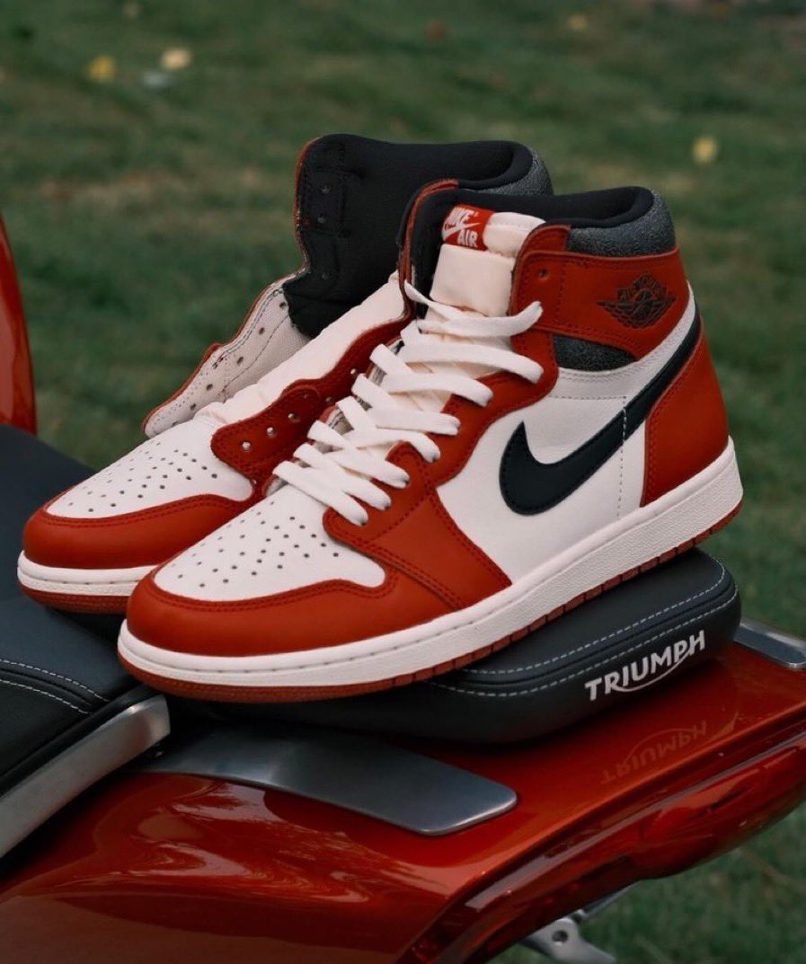 PureSNKRCleaner's tweet photo. These are going to be a problem🥊Do you plan on copping the “Chicago Reimagined” AJ1 High OG❓
#sneakerhead #hypebeast #jordan1 #puresneakercleaner #kotd https://t.co/DQGzrL7ADB