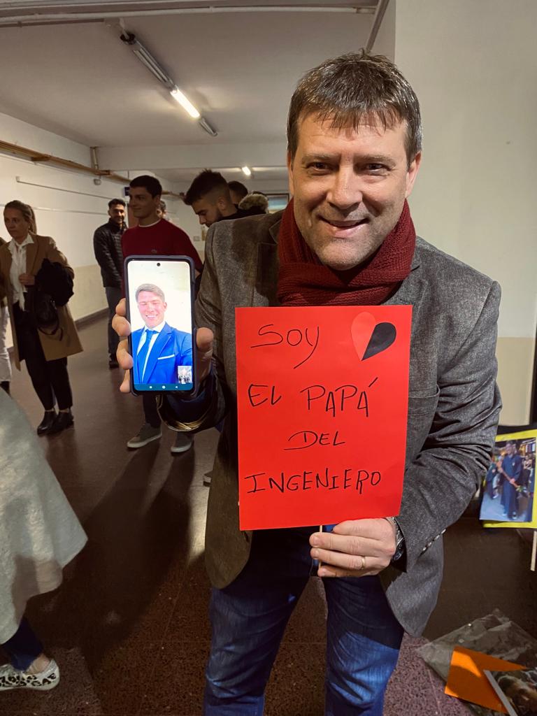 mariogaloppo's tweet photo. Desde hoy soy padre de un Ingeniero. Felicitaciones @gerogaloppo10 ! Ingeniero a distancia!! Gracias a la @UTNSantaFe https://t.co/X00NytxfIn