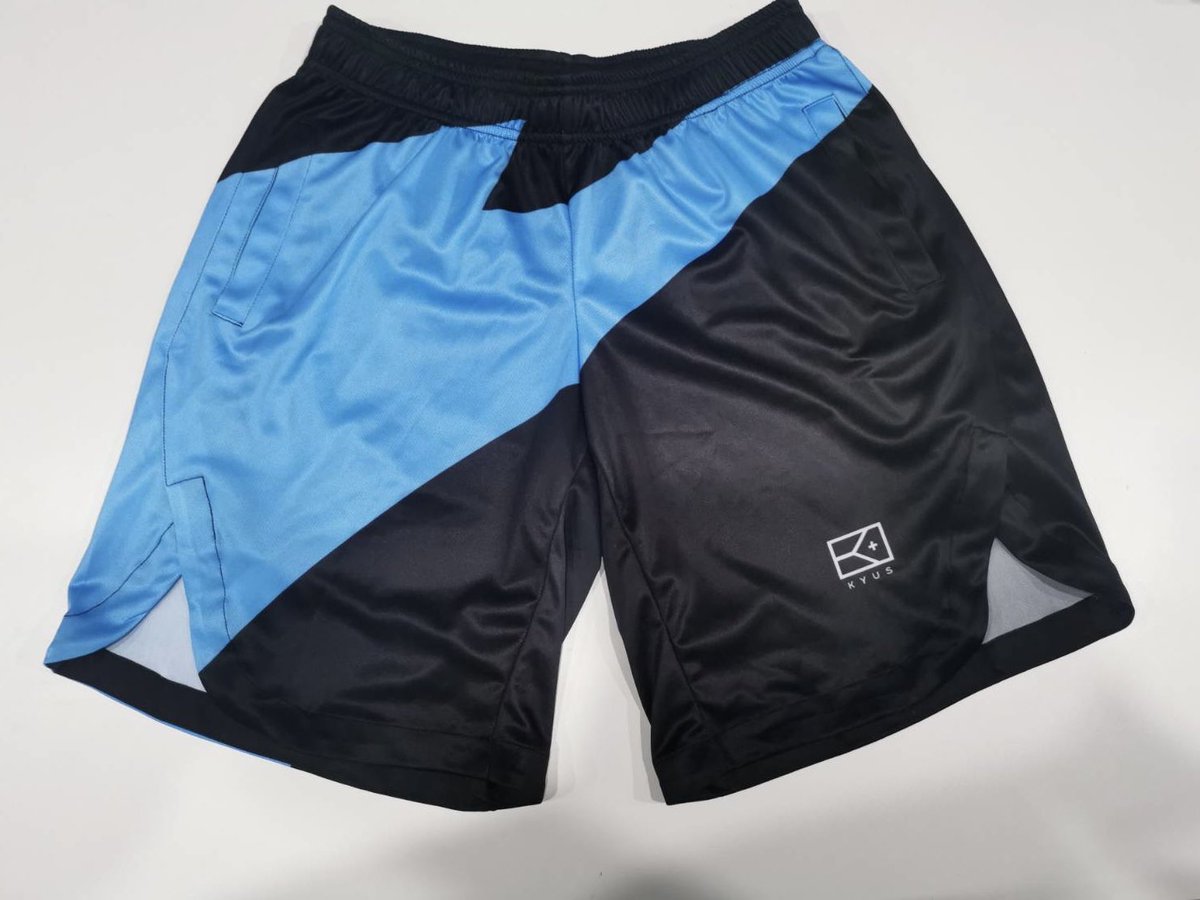 kyus_global's tweet photo. 【KYUSショートFLEXショーツ】
ポケット付きショートショーツになります！

軽くてスリットも大きめなので動きやすさ抜群です！

価格（在庫あり）4400yen
（受注生産）5500yen

KYUSではSALEをしないので在庫ある分を早めに購入してくださった人は少しお安く購入できるシステムを導入してみました！ https://t.co/SJrTM73j29