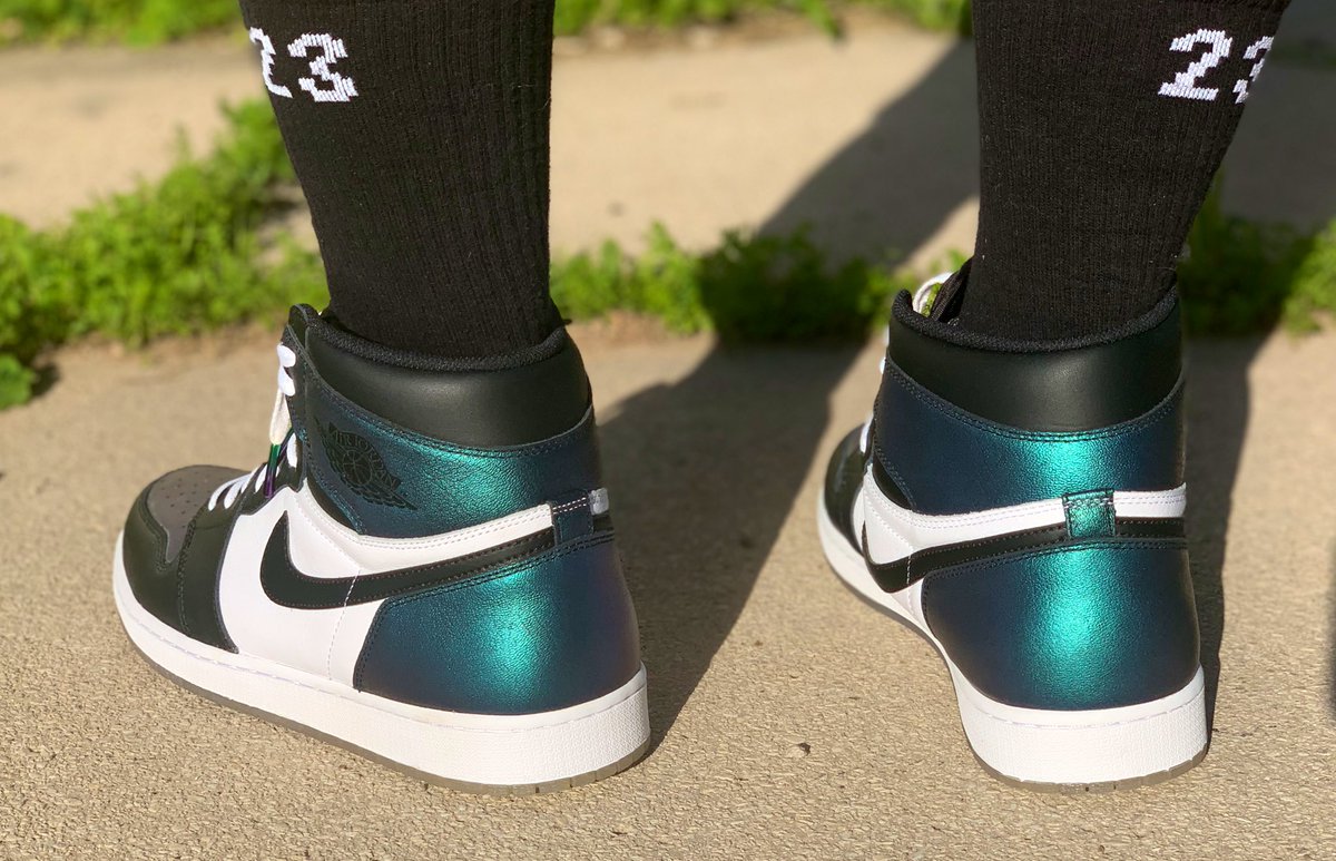 BigDmilz's tweet photo. Todays #KOTD: AJ1 All Star Chameleon from 2017. Back when copping on SNKRS was easier for me (I got the whole pack from this drop). The way these go crazy with that iridescent paint, pics don’t do this shoe justice. #QuarantineDripCheck #kickcheck #snkrsliveheatingup https://t.co/3VvzxZDqDV