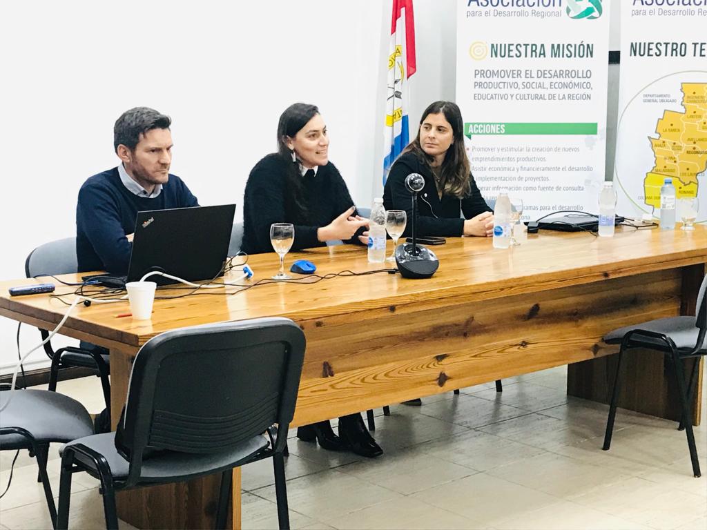 BaimaMarina's tweet photo. Jornada de Transformación Digital en #Reconquista.

Para que este no sea sólo un titular, necesitamos entender y hacer el doble click sobre qué es y cómo puede impactar en nuestras pymes. Por eso, mostramos casos de la región y el cómo seguimos junto a @polacoivan @INTIargentina https://t.co/tjST8irJ28