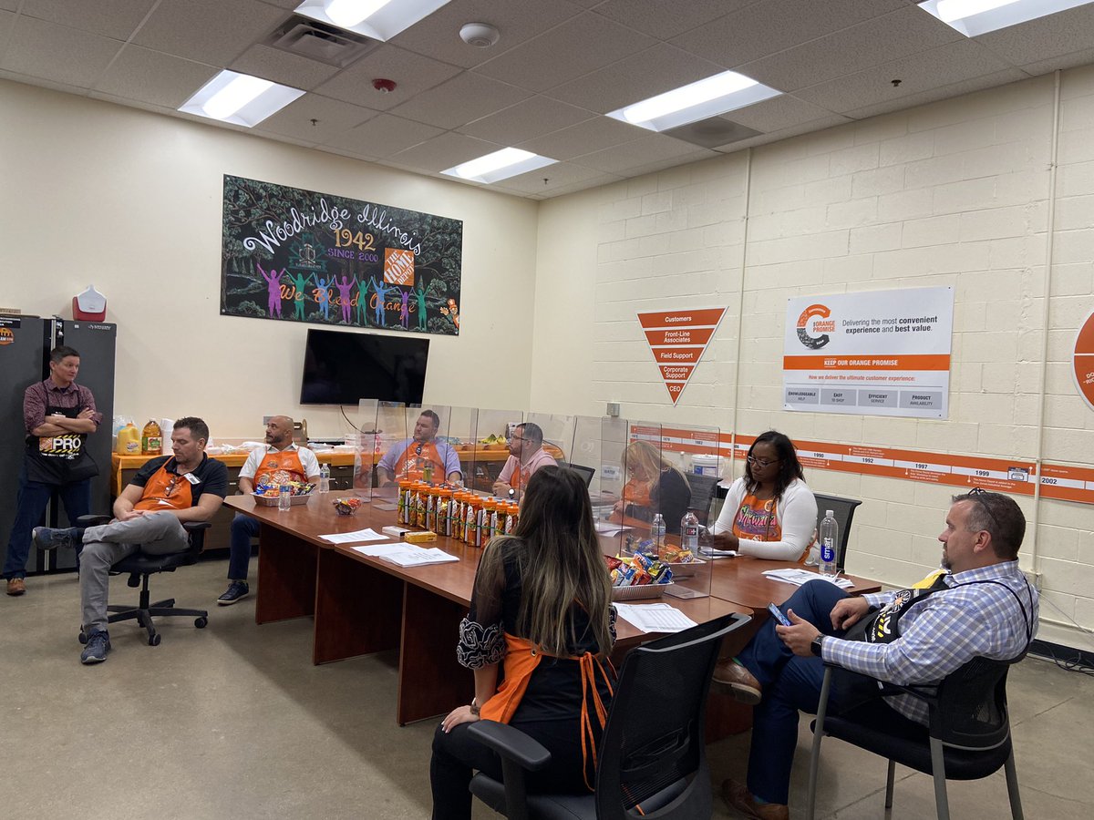 mellietHD's tweet photo. What a great day of current leaders teaching, and also learning from our future leaders! Great stuff right here!!! @williamcole23 @aldakonda @jgirv257 @Fpanico25 @1917Depot @Gcruz2222 @TheTank1787 @Laura_BMata @patrick_kotus https://t.co/sDt4pO6dVP