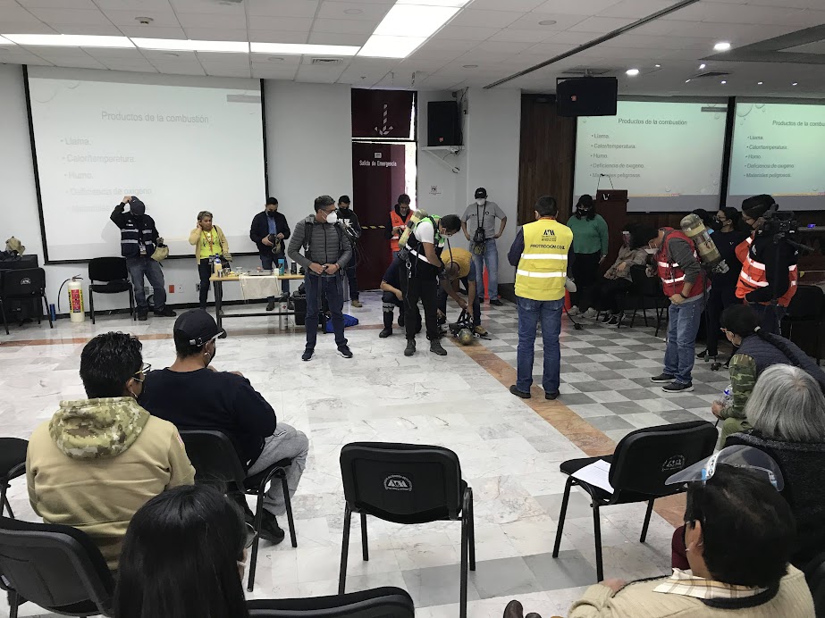 PCUAMRG's tweet photo. #Noticias Cursos de Capacitación del Comité Interno de Protección Civil de Rectoría General, Primeros Auxilios, Incendios, Rescate, Evacuación, Comunicación Comando de Incidentes de manera Teórica y Práctica, 22 Feb 2022 (3er Acreditado) https://t.co/zc9EB6EQS3