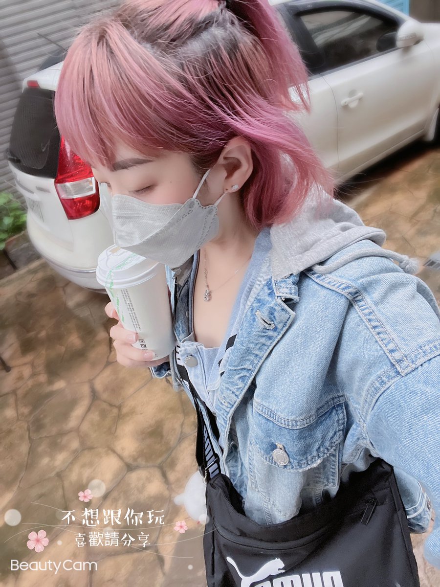 終於把我心中的委屈🥹都講給你聽，雖然似乎沒啥意義，也改變不了什麼，但至少我盡力了，也謝謝你沒忘記我愛喝7-11燕麥拿鐵加糖。
#謝謝你親愛的
#今天綁了個可愛的造型
#還是好餓 https://t.co/gPF6E5YqYN