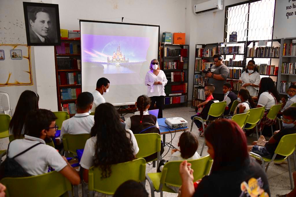 En #Baranoa también iniciamos, junto a <a href="/Fundaveorg/">Fundave</a>, una programación de cine con audiodescripción para personas con discapacidad visual, que además llegará a Candelaria, Sabanagrande, Soledad, Galapa y Barranquilla, para que tengan un espacio de ocio y disfruten de las 🎞️.
