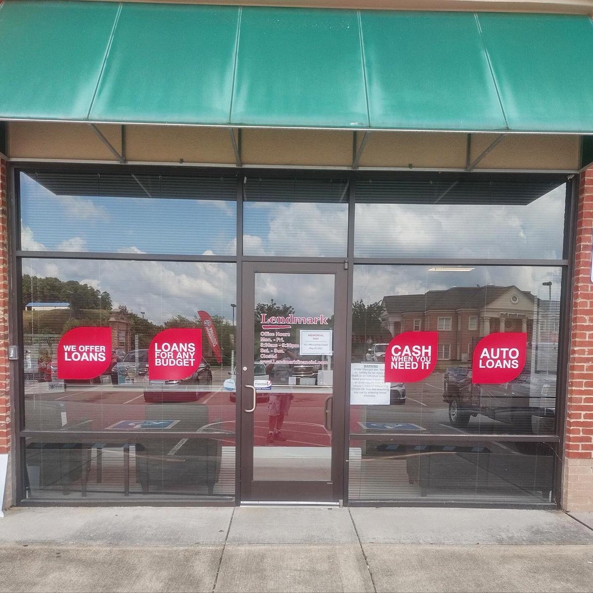 great time working with our friends <a href="/LendmarkFIN/">Lendmark Financial</a> to show the before &amp; after of just how much of a difference fresh vinyl can make.  #vinylwrap #sinage #sign #sinage #smallbusiness