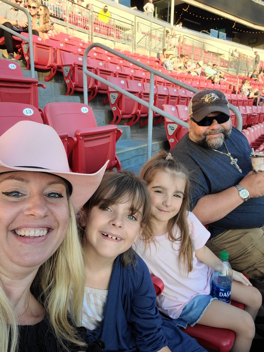 MM3_SB's tweet photo. @CountryMusic #chevycma https://t.co/yQ8EJVm3E4