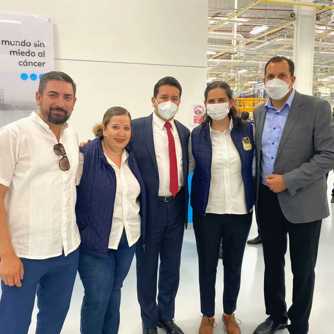 Ana_Lia_Garcia's tweet photo. En @FundacionIMSS hacemos sinergia a favor de la salud de los derechohabientes del IMSS. Hoy tuve el gusto de asistir a la inauguración de la planta Varian en Tijuana. Felicidades a @VarianMedSys por trabajar para lograr un mundo sin miedo al cáncer. https://t.co/3WrJSJ1m22