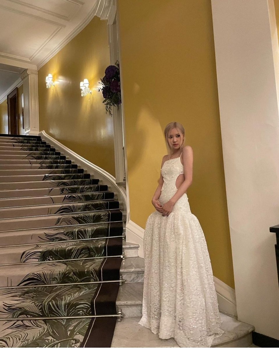 Nữ thần lung linh, lộng lẫy 😭
ROSÉ AT TIFFANY EXHIBITION
#ROSÉxTIFFANYinLondon