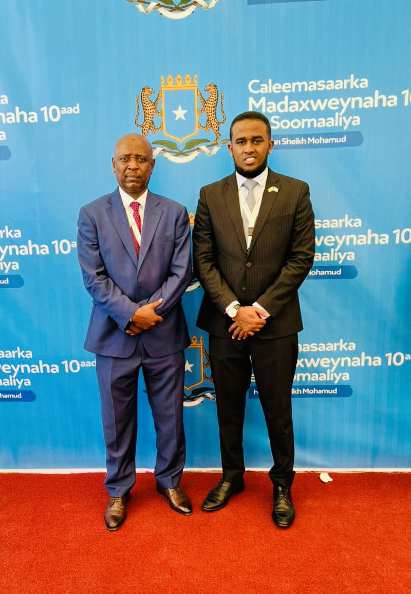 SenDrHussein's tweet photo. Waxaa sharaf ii ahayd aniga iyo xildhibaanada saaxiibadeyda ah in aan ka qeyb galno xafladda caleemasaarka madaxweynaha #10aad ee Soomaaliya Mudane: @HassanSMohamud.
#Hambalyo https://t.co/1vbO4KAKG6