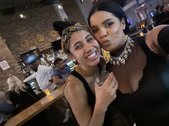 I met this girl in the bathroom last night &amp; she said I was pretty and wanted me to buy her shots. 🎉🤑✨<a href="/tag/hikingadventures"class="tags"><span>#hikingadventures</span></a>