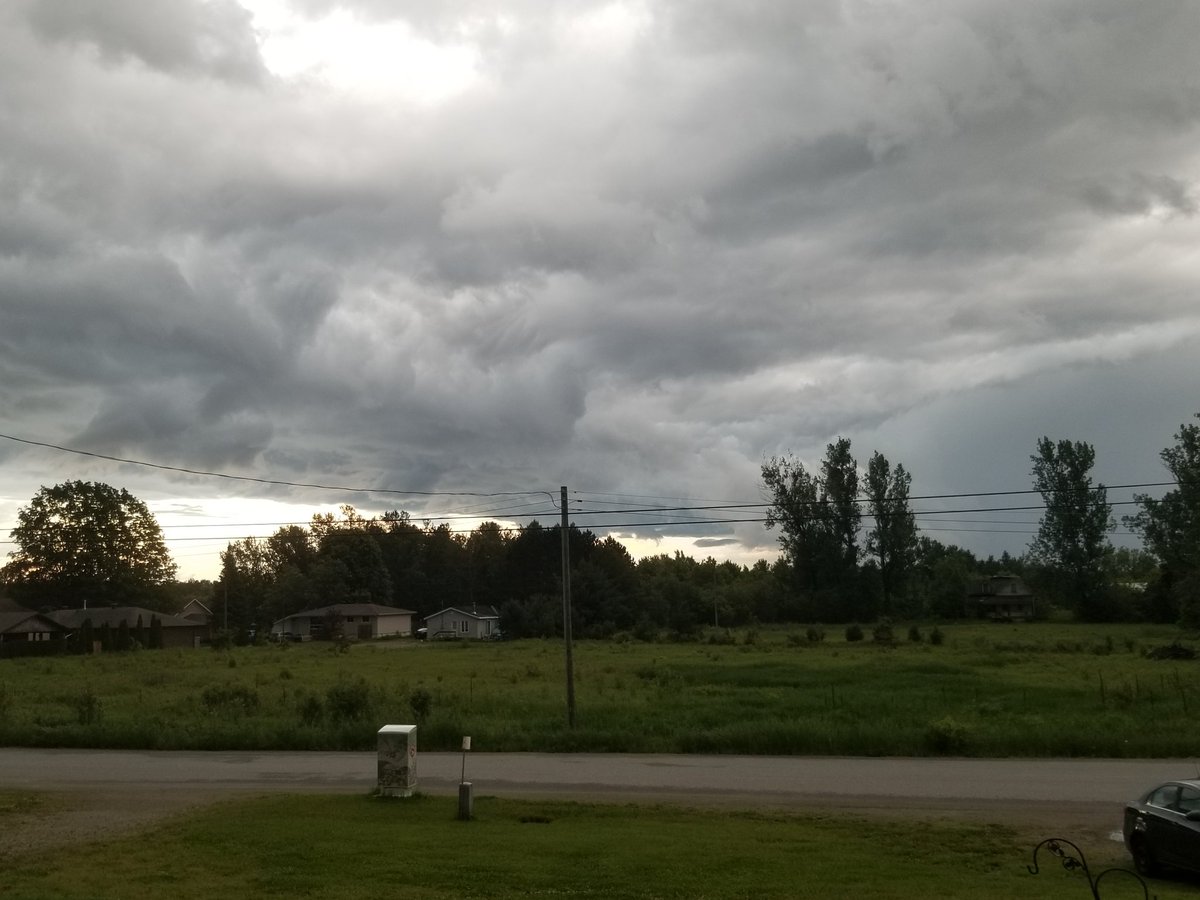 matt_sena's tweet photo. @weathernetwork Sturgeon Falls, Ontario. Big cold front over Lake Nipissing https://t.co/WqDxelh9Y7