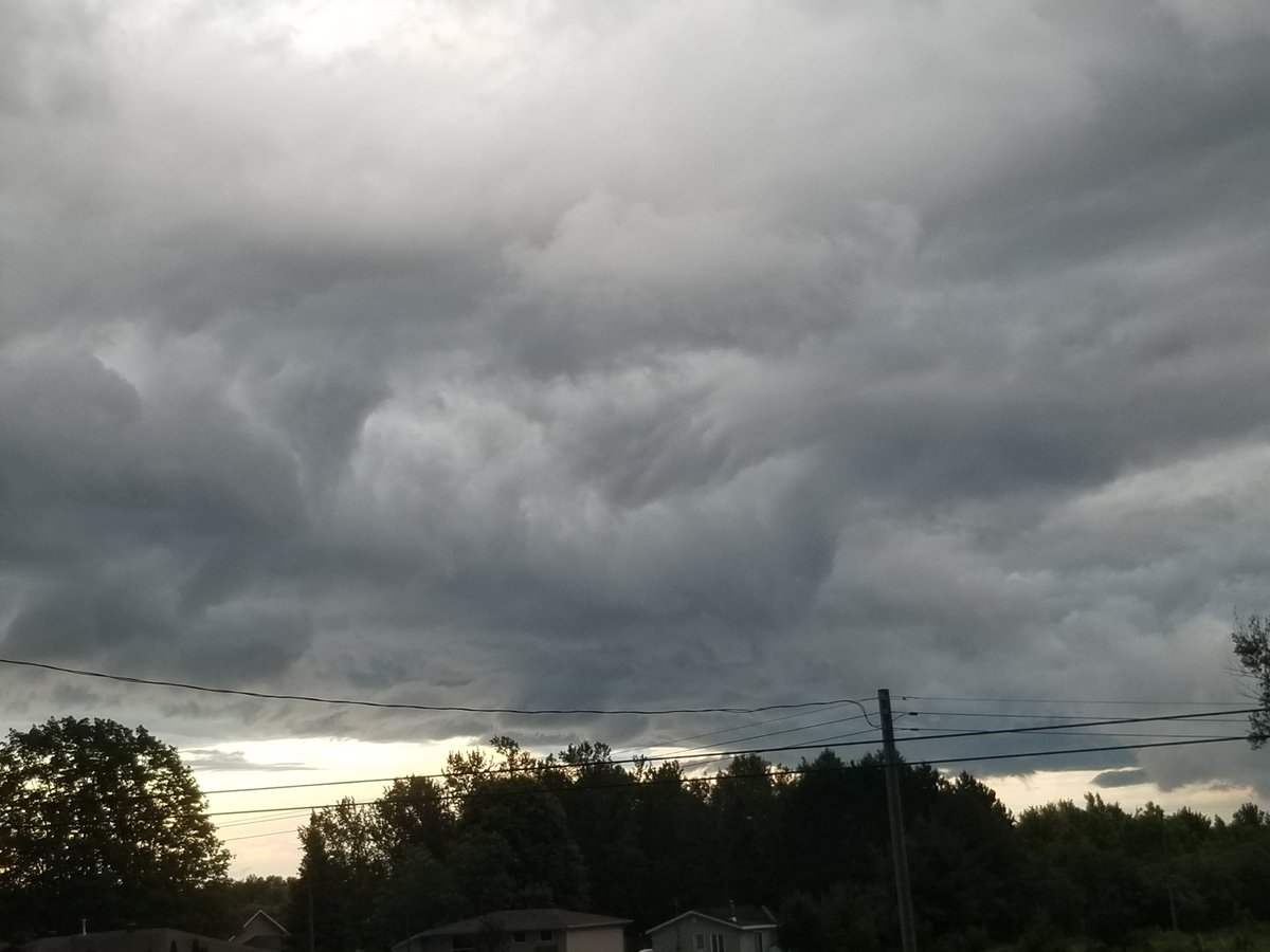 matt_sena's tweet photo. @weathernetwork Sturgeon Falls, Ontario. Big cold front over Lake Nipissing https://t.co/WqDxelh9Y7