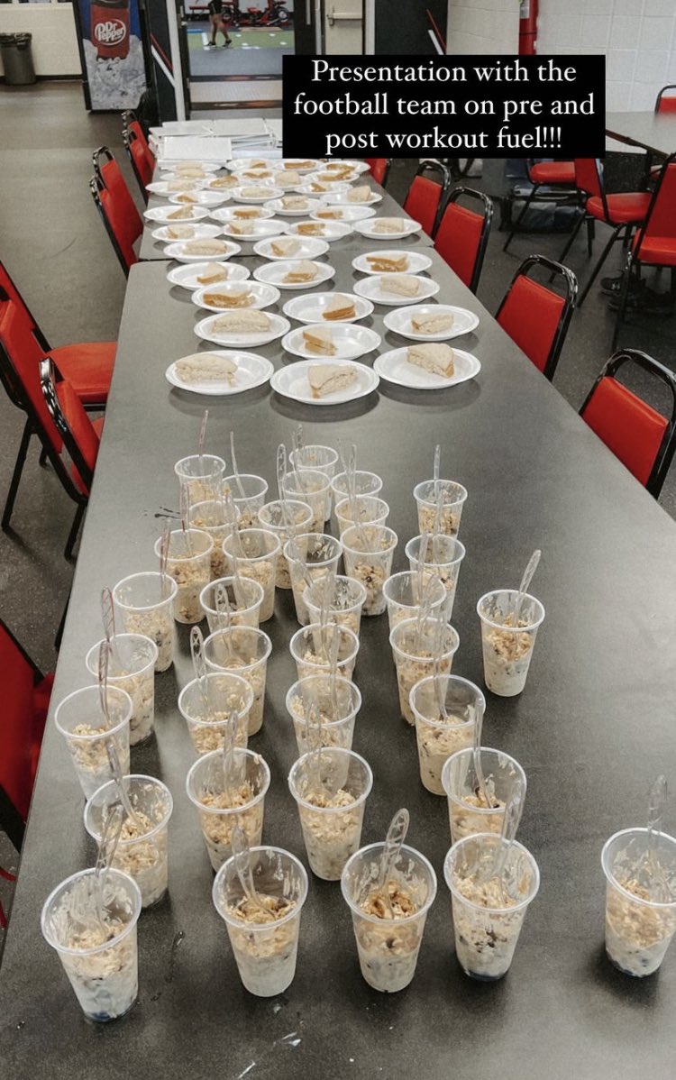 Session 2 in the books for <a href="/SEMOfootball/">SEMO Football</a> incoming Freshmen! Today’s session: Pre/post workout nutrition and hydration! We sampled overnight oats and chicken salad sandwiches. We are showing them@how they can fuel properly from the dorm room! #LetsSoar