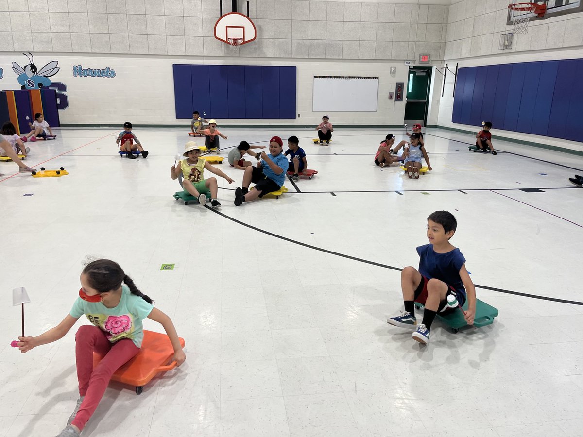 madswall1st's tweet photo. Field day fun with my favorite kiddos !!!! 💜💙 Best day ever!!! #SullyHornets https://t.co/rihuLPjPDX