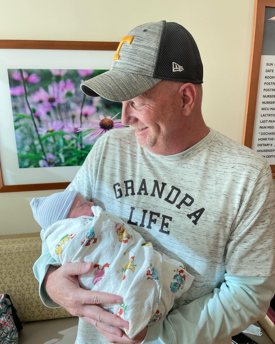 tjroberts28's tweet photo. Grandson #2, Bennett Thomas Crow, was born today, 06-09-22. Felt that same love ❤️ today holding him as I did holding his big brother, Rhett, 12-21-18. Sara Crow and Austin Crow are doing well and are wonderful parents. Love this family of four so much ❤️🧡❤️🧡 #grandpa https://t.co/8yIlJVtLuH