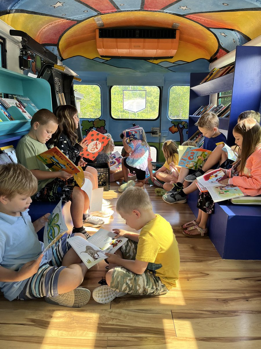 sarahpjustice's tweet photo. At one of my first stops today, one of my little visitors told me “Right now I’ve got more books in my hands than we have in our whole house!” Glad the Magic Book Bus could make that happen. #KidsNeedBooks #MagicBookBus #SummerReading https://t.co/aNNeDsaIZJ