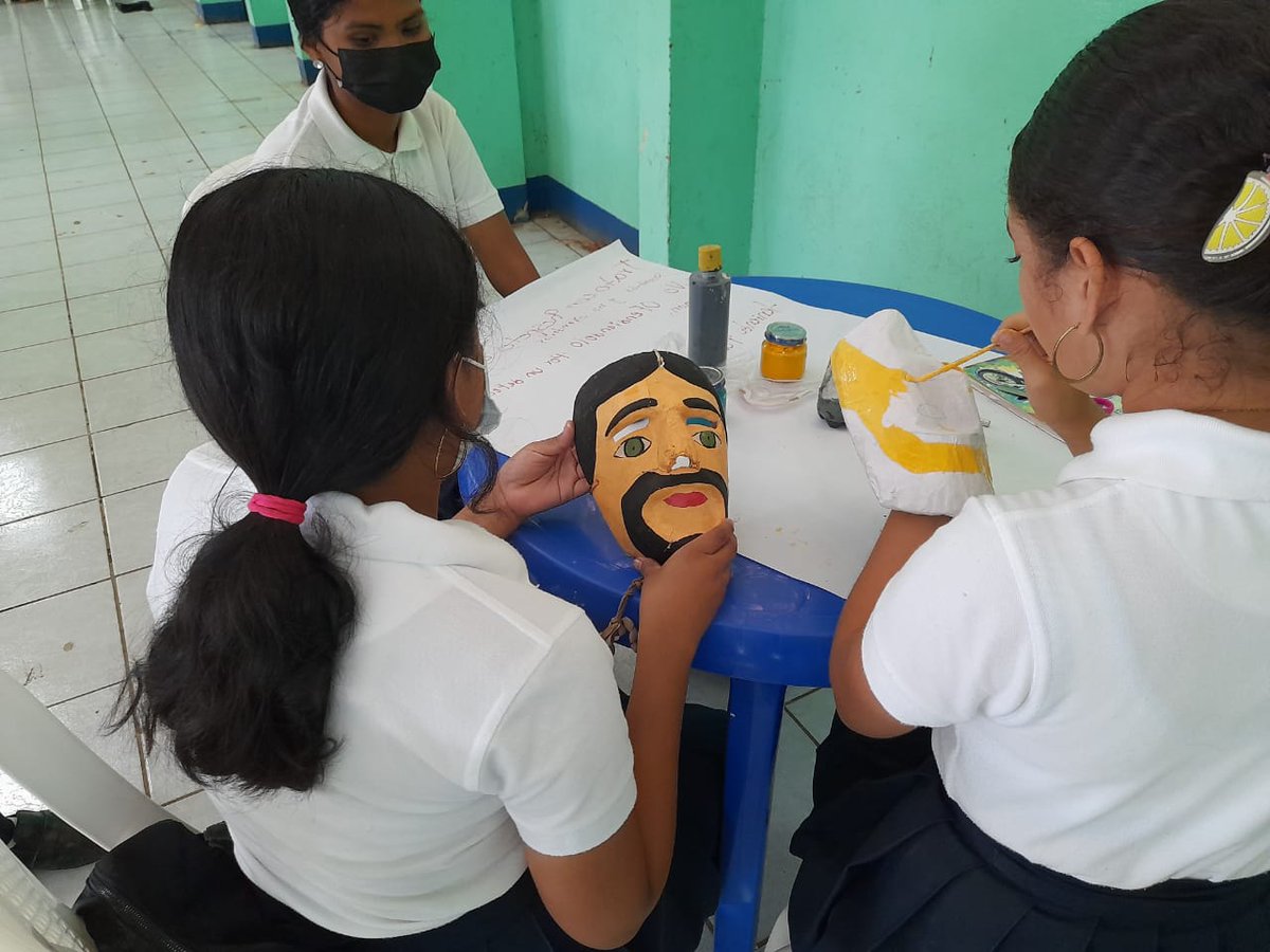 INOBML1's tweet photo. 🎭 ⭐️FESTIVAL DE MÁSCARA TRADICIONALES⭐️🎭 .
#CorazonsiemprerojoINOBML.
Estudiantes de nuestra Comunidad Educativa realizan elaboración de máscaras tradicionales con materiales reciclados,♻️ promoviendo el cuido y protección de la Madre Tierra. 🌎 #Nicaragua https://t.co/UQK5aGukcG