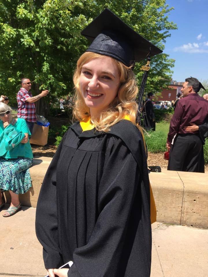 emmab_md's tweet photo. 5 years ago yesterday I obtained my BSc from @OT_FSc with
1 MPH along the way @BrockUniversity and thanks to @oztrekk found my way to my Final Year in the MD at @Macquarie_Uni. The same day I submitted my applications to work as a Doctor. Funny how it all lined up. https://t.co/hOzuVVFznP