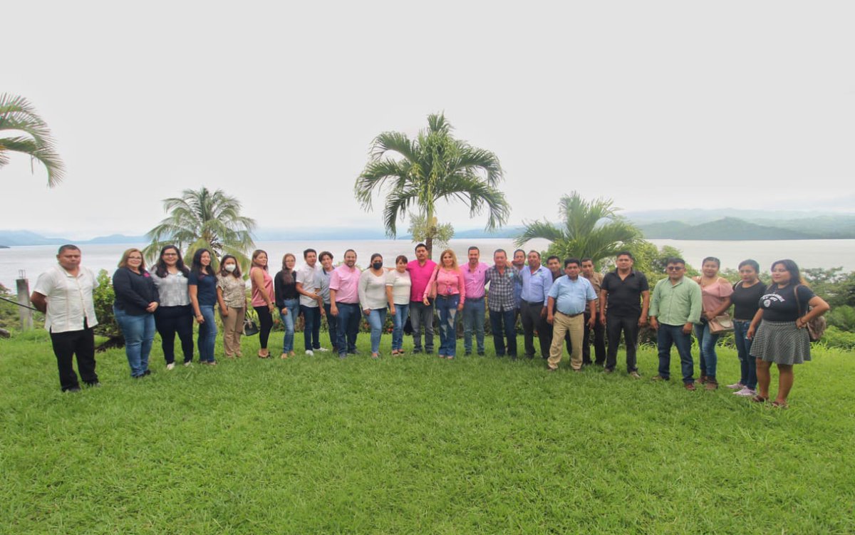 TatoVegaYu's tweet image. Coincido totalmente con ustedes. Y les reitero que el cuidado de los animales es parte de la agenda de nuestro partido.
¡Gracias por las atenciones y seguimos trabajando!